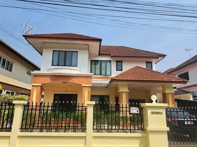 #โซนรวมโชค– #ฟ้าฮ่าม ขายเพียง 4.9 ล้าน บ้านเดี่ยว 2 ชั้น #ใกล้ตลาดรวมโชค บ้านพื้นที่กว้าง ฟังก์ชันครบ พร้อมเฟอร์นิเจอร์ตามภาพ ทำเลดี เดินทางเข้าเมืองสะดวกรายละเอียดบ้านที่ดิน 72 ตร.วา3 ห้องนอน | 3 ห้องน้ำที่จอดรถ 2 คันพื้นที่ใช้สอยกว้างขวางเฟอร์นิเจอร์ตามภาพ พร้อมเข้าอยู่มุ้งลวด + ผ้าม่านเครื่องทำน้ำอุ่นแอร์ครบทุกห้องนอนและห้องรับแขกโต๊ะรับประทานอาหารทำเลใก�