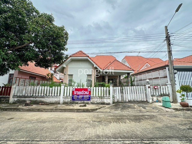 บ้านเดี่ยว 60 ตร.ว. หมู่บ้านสิริกานต์ บางใหญ่ | ใกล้ MRT + Westgateถ.กาญจนาภิเษก – ซอยคลองถนน จ.นนทบุรีบ้านเดี่ยว 2 ชั้น พื้นที่ใช้สอยประมาณ 150 ตร.ม. เหมาะสำหรับครอบครัว ทำเลเดินทางสะดวก ใกล้รถไฟฟ้าและ Central Westgateรายละเอียดเนื้อที่ 60 ตร.ว. | พื้นที่ใช้สอย 150 ตร.ม.ขายเพียง 2,900,000 บาท3 ห้องนอน | 2 ห้องน้ำ1 ห้องครัว | จอดรถ 1 คันแอร์ 2 เครื่องชั้นล่างปูกระเบื้องชั้นบนปูไม้ปาร์เก้จุดเด่นทำเลใกล�