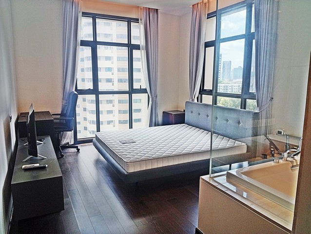 ขาย Super Luxury Condo ต้นซอยสุขุมวิท39 The XXXIX by Sansiri Duplex 2 ชั้น 107.2 ตรม.2bed 2baht ใกล้ btsพร้อมพงษ์ 250ม. โทร 086-301-6161rare Item เดอะ เทอร์ทีไนน์ บาย แสนสิริ XXXiX by Sansiri คอนโด ต้นซอยสุขุมวิท 39 ใกล้BTSพร้อมพงศ์250เมตร  Super Luxury Condo ใจกลางพร้อมพงษ์  086-301-6161* รูปแบบ: Duplex 2 ชั้น (ชั้น: 8 - 9) | ห้องมุม (Corner Unit) ให้ความเป็นส่วนตัวสูง วิวเปิดกว้าง โปร่ง โล่ง ด้วยเพดานสูง Double Volume บิวอินท์วัสดุพรีเมี่ยมทั้งห้อง* พื้นที่ใช้สอย: 107 ตร.ม. กว้างขวาง 2 ห้อง�