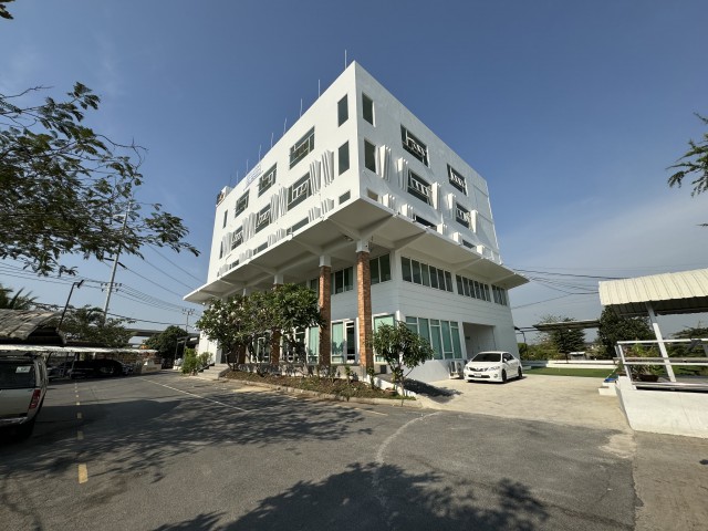 ชัพฤกษ์-ราชพฤกษ์ บางพลับ ให้เช่าสำนักงาน 1 ออฟฟิศ 2 น้ำ ใกล้สถานีไฟฟ้าย่อยชัยพฤกษ์ 350 ม.พื้นที่ใช้สอย73 ตร.ม. 12,999 B-M.อาคารสำนักงาน พร้อมลิฟท์ และแอร์ เหมาะสำหรับสำนักงาน หรือธุรกิจ ทำเลดี ใกล้สภ.ชัยพฤกษ์ 550 ม.สนามกีฬาห้าภาค และศูนย์การค้า เดินทางสะดวก เชื่อมต่อถนนหลักหลายสาย ทางแยกต่างระดับชัยพฤกษ์Chaiyaphruek Ratchaphruek Bang Phlap Office Space for Rent 1 Office 2 Bath near Chaiyaphruek Substation 350 m. Usable area 73 sq.m. 12,999 B-M Office building with elevator and air cond