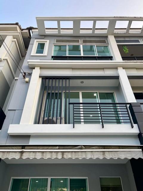 ให้เช่าทาวน์โฮม3ชั้น3นอนหมู่บ้านกลางเมืองพระราม9-รามคำแหง39ใกล้ทาวน์อินทาวน์ใกล้เลียบด่วนราคาเช่า 35,000 บาท / เดือน ( สัญญาเช่า 1 ปี รวมส่วนกลาง )ที่ตั้ง ถนนรามคำแหง ซอยรามคำแหง 39 แขวงพลับพลา เขตวังทองหลาง กรุงเทพมหานคร 10310ติดต่อ : คุณภัสพงณ์ 0634098164Line : deedee24https://www.facebook.com/profile.php?id=61581484955548เนื้อที่ 20 ตารางวา พื้นที่ใช้สอย 149 ตารางเมตร จำนวน 3 ชั้น หน้ากว้าง 5 เมตร 3 ห้องนอน 3 ห้องน้ำ จอดรถได้