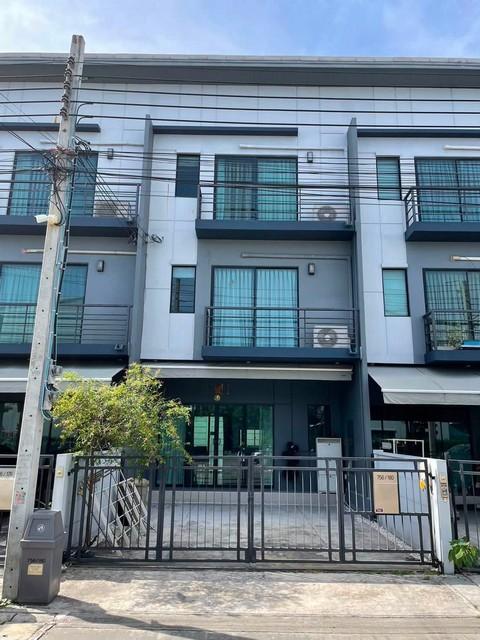 ให้เช่า ทาวน์โฮม โครงการ บ้านกลางเมืองพระราม 9 - อ่อนนุช Baan Klang Muang Rama 9-On Nut ใกล้ Airport Link บ้านทับช้าง*** ราคาเช่า 25,000 บาท/เดือน รวมส่วนกลาง-- เลี้ยงสัตว์ได้ติดต่อ คุณช่อผกา โทร 0616198565 LINE 0616198565สำรอง LINE 0812523279 ส่งลิ้งก์ไว้ได้เลยรหัส# T26-1074ทาวน์โฮม 3 ชั้น โครงการบ้านกลางเมืองพระราม 9 - อ่อนนุช• เนื้อที่ 20 ตารางวา• พื้นที่ใช้สอย 180 ตารางเมตร• 3 ห้องนอน• 3 ห้องน้ำ• 2 living rooms• เฟอร์นิเจอร์ครบ• แอร์ 4 เครื�