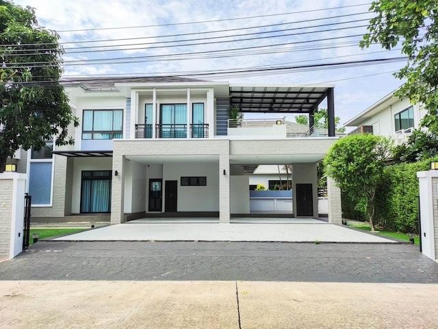 ขายและให้เช่าบ้านเดี่ยวหรู Perfect Masterpiece Sukhumvit 77 สุขุมวิท 77 ลาดกระบัง ใกล้สนามบินสุวรรณภูมิ พร้อมเฟอร์นิเจอร์ครบติดต่อ Agent คุณบัว (Bua)Tel: 093-646-4597 LINE ID: Bua093ราคาเช่า 235,000 บาทต่อเดือนราคาขาย 32.5 ล้านบาทรายละเอียดประกาศขายและให้เช่าบ้านเดี่ยวระดับลักชัวรี โครงการ Perfect Masterpiece Sukhumvit 77 ทำเลศักยภาพ สุขุมวิท 77 ลาดกระบัง บ้านหลังใหญ่ บรรยากาศเป็นส่วนตัว ตั้งอยู่ตรงข้ามสวนของโครงการ ตกแต่งครบพ