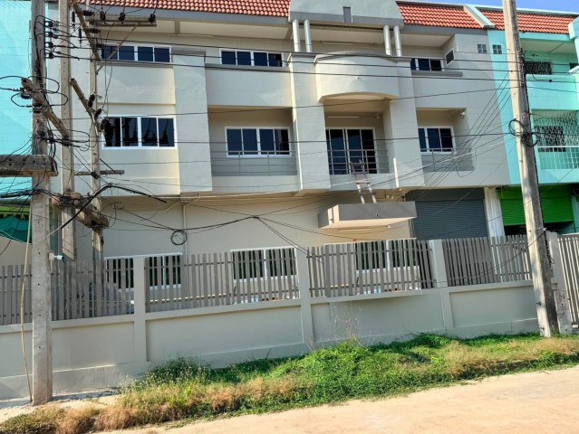 RK01067 โรงงานปรับปรุงใหม่ ขนาด 800 ตารางเมตร พื้นที่สีม่วง  พระรามสองขาเข้า ก่อนถึงแยกถนนเอกชัยโกดัง พระรามสองขาเข้า ก่อนถึงแยกถนนเอกชัยตำบล คอกกระบือ, เมืองสมุทรสาครโกดังขนาด 800 ตรม. ออฟฟิศ 3 ชั้น  ไฟฟ้า 3 เฟส เขตพท.สีม่วง ขอ รง.ได้ renovated ใหม่ทั้งหมด ราคาเช่า 85,000 /เดือน Warehouse located on Rama II Road (inbound), before the Ekachai Road intersectionKhok Krabue Subdistrict, Mueang Samut Sakhon District800 sq.m. warehouse with a 3-story office3-phase electricity; located in a purple zone (industrial area)—factory license 4. can be obtainedFully renova