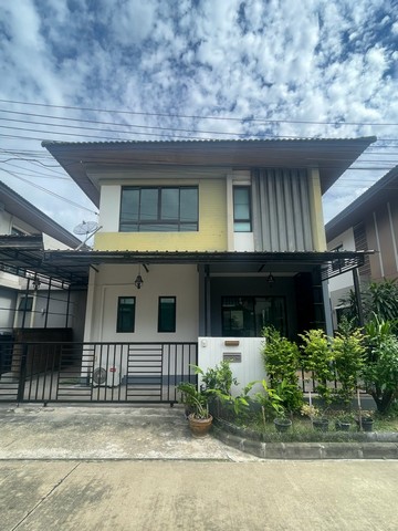 LVPU53598 ให้เช่า บ้านเดี่ยว พร้อมพัฒน์ ไพร์ม รามอินทรา Prompat Prime Ramintra รีโนเวทใหม่ทั้งหลัง ใกล้โรงเรียนสาธิตพัฒนาค่าเช่า : 18,000 บาท/เดือน ที่ตั้ง : ถนนปัญญา-รามอินทรา แขวงสามวาตะวันออก เขตคลองสามวา กรุงเทพมหานครชื่อโครงการ : พร้อมพัฒน์ ไพร์ม รามอินทรา Prompat Prime Ramintraรายละเอียด :- พื้นที่ 35 ตร.ว.- 3 ห้องนอน 2 น้ำ มีบิ้วอินห้องนอนใหญ่ - 1 ห้องอเนกประสงค์ สามารถทำเป็นห้องทำงาน หรือห้องนอนไ�