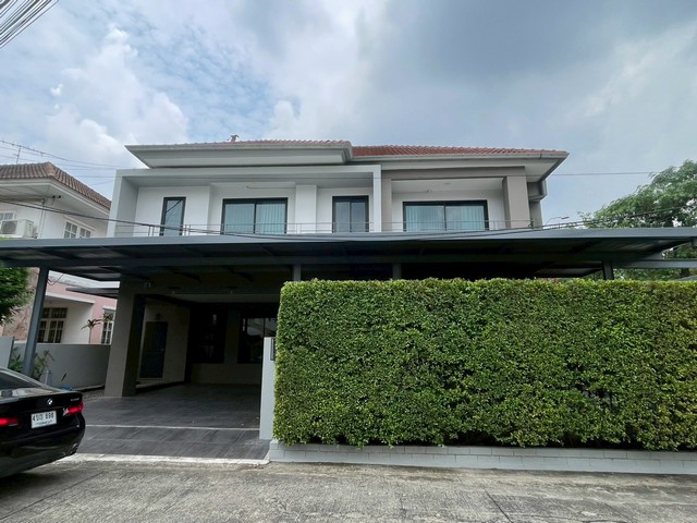 LVPU53596 ให้เช่าบ้านเดี่ยว บ้านเดี่ยว บ้านบุรีรมย์ รามอินทรา – ซาฟารี BAAN BURIROM RAMINDRA – SAFARI ซ.เลียบคลองสอง 23ราคาเช่า : 32,000 บาท/เดือน    ที่ตั้ง : ถ.เลียบคลองสอง 23 สามวาตะวันตก คลองสามวา กทม.ชื่อโครงการ : บ้านบุรีรมย์ รามอินทรา – ซาฟารี / BAAN BURIROM RAMINDRA – SAFARIรายละเอียด :- ที่ดิน 55 ตร.ว. - 3 ห้องนอน 3 ห้องน้ำ- จอดรถได้ 2 คัน- พร้อมแอร์ 4  ตัว- ห้องครัวขนาดใหญ่- ลานซักล้างสิ่งอำนวยความสะดวก :– คลับเฮ้าส์– สร