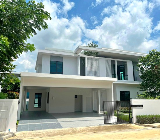 ให้เช่า #บ้านเดี่ยว หมู่บ้านมัณฑนา บางนา กม.15 #ใกล้เมกาบางนา #ย่านบางพลีราคาเช่า 120,000 บาท/เดือน#รายละเอียดประเภททรัพย์ : บ้านเดี่ยว 2 ชั้นหมู่บ้าน : มัณฑนา บางนา กม.15ขนาด : 85 ตารางวาพื้นที่ใช้สอย : 288 ตรม.จำนวนห้อง : 4 ห้องนอน 5 ห้องน้ำ• 1 ห้องแม่บ้านที่จอดรถ : 4 คันทิศบ้าน : ทิศตะวันตกเฟอร์นิเจอร์/เครื่องใช้ไฟฟ้า : เฟอร์ครบตามในรูป- แอร์ 7 เครื่อง- โต๊ะรับประทานอาหารขนาดใหญ่- ต�