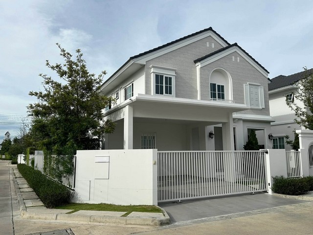 ให้เช่า-ขายบ้านเดี่ยว 2 ชั้นแปลงมุม 62.2 ตร.วา 3 ห้องนอน โครงการชัยพฤกษ์ บางนา กม.15 บ้านใหม่พร้อมเข้าอยู่ ใกล้ Central Village*** ราคาเช่า 75,000 บาท/เดือน  *** ราคาขาย 12.8 ล้านบาทติดต่อ:: ชยา โทร/ID Line:: 0942823961Link Line:: https://line.me/ti/p/3xFA1An8Kcรหัส # T26-1215บ้านเดี่ยว 2 ชั้น โครงการชัยพฤกษ์ บางนา กม.15 CHAIYAPRUEK Bangna KM.15แปลงมุม พร้อมสวนส่วนตัวด้านข้างบ้าน๐ เนื้อที่ 62.2 ตรว.๐ พื้นที่ใข้สอย 185 ตรม.๐ 3 ห้องนอน 4 ห้องน้ำ๐ นั่งเล่น/รับแขก๐ ห�