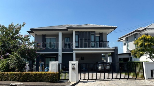 รหัสทรัพย์&nbsp; 6889บ้านเดี่ยว บ้านฟ้ากรีนเนอรี่ทิวา ปิ่นเกล้า-สาย 5 แปลงมุม หน้าสวนที่ตั้ง : ตำบลบางกระทึก&nbsp;อำเภอสามพราน จังหวัดนครปฐม 73210รายละเอียดทรัพย์- บ้านเดี่ยว&nbsp;2 ชั้น เนื้อที่ 118.4 ตารางวา พื้นที่ใช้สอย 252 ตารางเมตร- 5&nbsp;ห้องนอน, 6 ห้องน้ำ, 1 ห้องรับแขก, 1 ห้องแม่บ้าน+ห้องน้ำ, 2 ที่จอดรถ- แอร์ 5 เครื่อง, Built-in เฟอร์นิเจอร์ โต๊ะทานข้าว ชุดครัว- หมู่บ้านเงียบสงบร่มรื่น น่าอย�