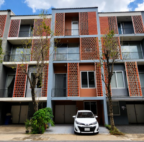 Contemporary Townhome for Rent | Siamese Blossom @ Fashion IslandA thoughtfully designed 3.5-storey townhouse in a quiet gated community, perfect for professionals, expat couples, or small families looking for a peaceful home with flexible living spaces.Property Features• Up to 3 Bedrooms• 3 Bathrooms + 1 Powder Room• Double-height Living Room• Tea Corner• Mezzanine Kitchen & Dining Area• Dedicated Home Office (Convertible to Bedroom)• 3rd Floor Studio with Private Courtyard (Convertible to Bedroom)• Private Backyard with Courtyard Pond• 2 Parking Spaces• Double-Gated Security• Approx. 200 sqm. of living spaceLocationSiamese Blossom @ Fashion, Ramindra 64Just minutes from Fashion Island, The Promenade, and the expressway.Rent: THB 32,000/month• Minimum 1-year lease• 2-month security deposit• 1-month advance rentThe home comes fully furnished and is ready to move in.Contact Orn (owner) 0919936566Or line id : orn-orn-orn