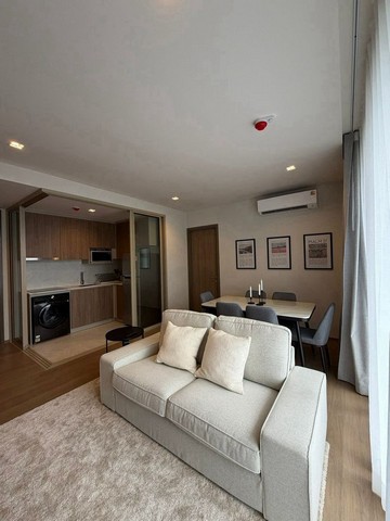 ให้เช่าเพียง 35,000 บาท/เดือน 67.75 ตรม. 2 นอน 2 น้ำ #Mekin Haus by Sansiri คอนโดพรีเมียม ห้องสวย แปลงหัวมุม #เฟอร์นิเจอร์ครบ พร้อมเข้าอยู่ทันที #Pet Friendly #ใกล้เซ็นทรัลเฟสติวัล (ว่าง 1 ก.ย. 70)รายละเอียดห้องขนาด 67.75 ตร.ม.ชั้น 2 อาคาร A (อาคารที่เลี้ยงสัตว์ได้)2 ห้องนอน | 2 ห้องน้ำครัวระเบียงเครื่องใช้ไฟฟ้าไมโครเวฟตู้เย็นเครื่องซักผ้าจุดเด่นโครงการคอนโดระดับพรีเมียมของแสนสิริในเชียงใหม่Pet Friendly พร้�
