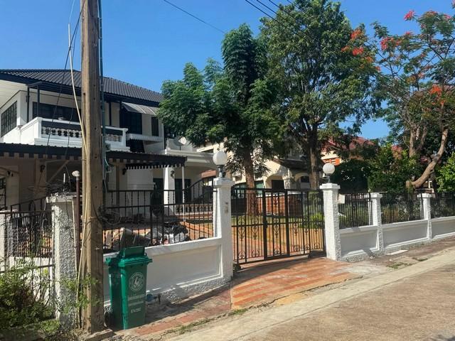 ให้เช่าบ้านเดี่ยว โครงการ ลดาวัลย์ ศรีนครินทร์ Ladawan Srinakarin ซอยศรีด่าน 14 ถนนศรีนครินทร์ ใกล้ Makro ศรีนครินทร์*** ราคาเช่า 90,000 บาท/เดือนติดต่อ คุณช่อผกา โทร 0616198565 LINE 0616198565สำรอง LINE 0812523279 ส่งลิ้งก์ไว้ได้เลยรหัส# T26-1087บ้านเดี่ยว 2 ชั้น ลดาวัลย์ ศรีนครินทร์ Ladawan Srinakarin ซอยศรีด่าน 14• เนื้อที่ 119 ตรว• 4 ห้องนอน• 4 ห้องน้ำ• 1 ห้องอเนกประสงค์พร้อมห้องน้ำในตัว• 1 ห้องแม่บ้าน 1 ห้องน้ำแม่บ้าน• แอร์/ เคร�