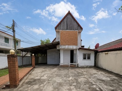 ขายบ้านเดี่ยวโคราช สุรนารี 91 ตร.ว. ใกล้ตลาดเซฟวัน 2.6 ล้าน | ต่ำกว่าตลาด 5 แสน เหลือเงินปรับบ้าน–พร้อมยื่นกู้เกิน.TPI-3388.ซื้อบ้านทั้งที ไม่จำเป็นต้องจ่ายจนหมดงบ! บ้านเดี่ยว 2 ชั้น ปลูกสร้างเอง บนที่ดินขนาดใหญ่ถึง 91 ตร.ว. ราคาเพียง 2.6 ล้านบาท ต่ำกว่าราคาตลาดประมาณ 500,000 บาท ได้พื้นที่มากกว่าบ้านจัดสรรทั่วไป พร้อมเหลืองบไว้ปรับบ้านให้ตรงกับชีวิตของครอบครัว.ที่ตั้ง : 195 หม