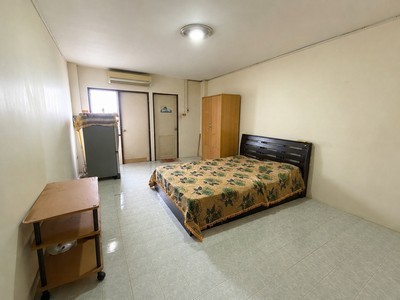 OMG!! ผลตอบแทน 13% ต่อปี!! โอกาสทองนักลงทุน! ขายคอนโด สวนธน ปาร์ค คอนโด (Suan Thon Park Condo) ใกล้ ม.บางมด ปล่อยเช่าได้ตลอด!!.TPI-3387.สวนธนปาร์คคอนโด (Suan Thon Park Condo)ถนนพุทธบูชา บางมด ทุ่งครุ กรุงเทพมหานครhttps://maps.app.goo.gl/q7WKkVSQqBL9WgAf7.- ห้องสตูดิโอ - เนื้อที่ 25.23 ตร.ม. - ชั้น 12 ชั้นบนสุด - เหมาะสำหรับปล่อยเช่าให้นักศึกษาหรือบุคลากร ม.เทคโนโลยีพระจอมเกล้าธนบุรี.- แอร์ 1 เครื่อง ตู้เย็น เครื่องทำน้ำอุ่น- เตียง ตู้เสื้