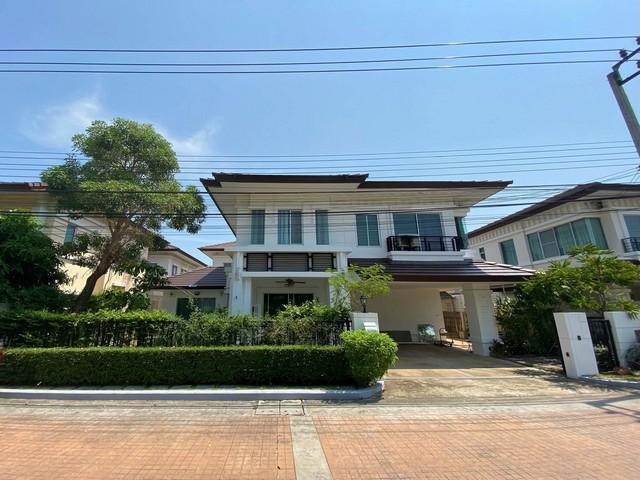 ให้เช่าบ้านเดี่ยว 2 ชั้น แปลงสวยหน้าสวน 4 ห้องนอน The Centro สุขุมวิท113 ใกล้รถไฟฟ้า BTS แบริ่งติดต่อ:: ชยา โทร/ID Line:: 0942823961Link Line:: https://line.me/ti/p/3xFA1An8Kcรหัส# T26-1118The Centro สุขุมวิท113 บ้านเดี่ยวหลังใหญ่แปลงสวย หน้าสระว่ายน้ำ สวนส่วนกลางทำเลดีสุดในหมู่บ้าน วิวสวน+สระว่ายน้ำ๐ ที่ดิน 67.5 ตร.วา๐ พื้นที่ใช้สอยมากกว่า 240 ตร.ม.๐ 4 ห้องนอน 3 ห้องน้ำ๐ ห้องรับแขก๐ ห้องทำงาน/เอนกประสงค์/ห้องนอนผู้สูงอายุชั้นล่าง