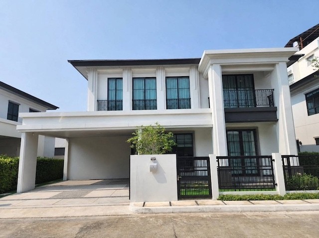BH4304 ขายและให้เช่าบ้านเดี่ยวหรู **เศรษฐสิริ บางนา–สุวรรณภูมิ** แบบบ้าน **VICTORY** บ้านใหม่ Fully Furnished พร้อมเข้าอยู่ ใกล้ Verso International Schoolติดต่อ Agent คุณบัว (Bua)Tel: 093-646-4597&nbsp;LINE ID: Bua093ราคาเช่า **100,000 บาท/เดือน**ราคาขาย **21.5 ล้านบาท**บ้านเดี่ยว 2 ชั้นเนื้อที่ 63.20 ตร.ว.พื้นที่ใช้สอย 247 ตร.ม.4 ห้องนอน4 ห้องน้ำห้องแม่บ้านพร้อมห้องน้ำรับเลี้ยงสัตว์ (Pet Friendly)Fully Furnishedบ้านหันหน้าทิศใต้Private Zoneไฟฟ้า 3 เฟสจุดเด่นแอร์ Daikin 5 เครื่�