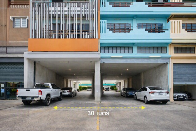 MRTศรีแบริ่ง 300ม.ให้เช่า  4.5ชั้น แม็คโคร ศรีนครินทร์ 11ห้อง 6 น้ำ และรร.นานาชาติไทยสิงคโปร์ 300 ม.ที่ดิน 48ตร.ว.พื้นที่ใช้สอย 720 ตร.ม.2 จอดรถ เข้า-ออกได้สะดวก เหมาะทำโชว์รูม ออฟฟิศ หรือธุรกิจ ทำเลศรีนครินทร์ บางนา-กม.4 ค่าเช่า 69,999 บาท / เดือน บางนา-ลาซาล ศรีด่าน 13-19 อาคารพาณิชย์2คูหา ลึก30เมตร near MRT SriBearing 300m. Bangna Lasalle Sridan 13-19 deep 30m. 4.5 story commercial building for rent Makro Srinakarin 11units 6bath  and Thai-Singapore International School 300 m. Land area 48sq.wa. usable area 720 sq.m. 2 parking spaces. Easy acces