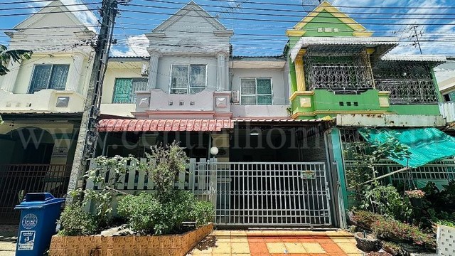 รหัสทรัพย์ : N1320ทาวน์เฮ้าส์ วิโรจน์วิลล์ 345 บางบัวทอง นนทบุรีที่ตั้ง:&nbsp;ถนน 345 ตำบลละหาร&nbsp;อำเภอบางบัวทอง จังหวัดนนทบุรี 11110รายละเอียดทรัพย์&nbsp;- ทาวน์เฮ้าส์ 2 ชั้น&nbsp;เนื้อที่ 21 ตารางวา พื้นที่ใช้สอย 110 ตารางเมตร- 3 ห้องนอน, 2&nbsp;ห้องน้ำ, 1 ห้องรับแขก, 1 ห้องครัว, 1 ห้องอเนกประสงค์, 1 จอดรถ- หน้าบ้าน หันทางทิศตะวันออกเฉียงเหนือทำเลและสถานที่ใกล้เคียง-&nbsp;รถไฟฟ้าสายสีม่วง สถานีคล�