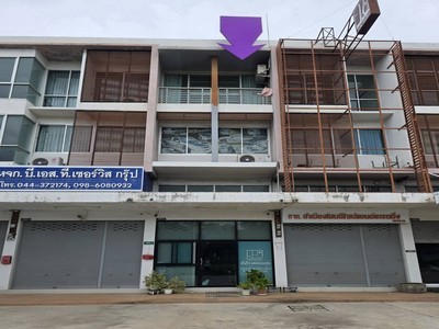 ขายอาคารพาณิชย์ จอหอ โคราช 3 ชั้นครึ่ง 231 ตร.ม. ติดถนนสุรนารายณ์ ใกล้ขนส่งใหม่–M6 เพียง 4.9 ล้าน .TPI-3393.ซื้อแล้วใช้ได้ทันที! อาคารพาณิชย์ 3 ชั้นครึ่ง ทำเลถนนสุรนารายณ์ จอหอ พื้นที่ใช้สอย 231 ตร.ม. ที่ดิน 21 ตร.ว. ตกแต่งพร้อมอยู่  2 1ห้องนอนและที่จอดรถกว้าง เหมาะทำธุรกิจควบคู่ที่อยู่อาศัย เชื่อมบายพาส–M6 สะดวก.ที่ตั้ง : เลขที่ 1398/2 ถนนสุรนารายณ์ ต.จอหอ อ.เมืองนครราชสีมา จ.นครราชสีม�