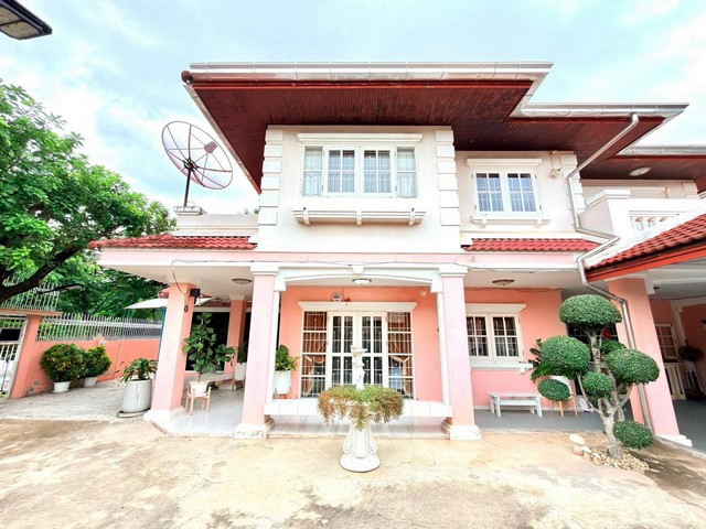 ขายบ้านเดี่ยวหลังมุม ทำเลโดดเด่นที่สุดในโครงการ! มณียา 4 (รัตนาธิเบศร์-ท่าอิฐ) ตำบลไทรม้า อำเภอเมือง  นนทบุรีรหัส TTR 2937ขายบ้านเดี่ยวหลังมุม ทำเลโดดเด่นที่สุดในโครงการ! มณียา 4 (รัตนาธิเบศร์-ท่าอิฐ)พื้นที่กว้างขวาง สภาพแวดล้อมดีเยี่ยม ตรงข้ามสโมสรโครงการและ 7-Eleven เดินทางสะดวกใกล้รถไฟฟ้าสายสีม่วงขนาดที่ดิน: 89.9 ตารางวาพื้นที่ใช้สอย: 220 ตารางเมตรฟังก์ชัน: 4 ห้องนอน | 4