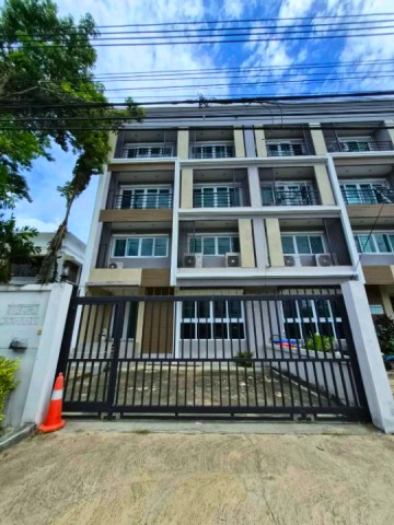 ศรีนครินทร์ 39-47 อ่อนนุช ให้เช่าออฟฟิศ 3.5 ชั้น พร้อมลิฟท์ 3 นอน 6 น้ำ ใกล้MRT ศรีนครินทร์ 38 350 ม.พื้นที่ใช้สอย 348 ตร.ม. ที่ดิน 38 ตร.ว.ม.ดุสิตธานี 600 ม.เหมาะสำหรับบริษัท SME ธุรกิจออนไลน์ โฮมออฟฟิศ และพักอาศัย ทำเลโดดเด่น เดินทางสะดวก ใกล้รถไฟฟ้า แหล่งช้อปปิ้ง และสวนสาธารณะ 74,999บาท / เดือนSrinakarin 39-47 On Nut 3.5-story office building for rent with elevator 3 bed 6 bath 38 sq.wa. land area 348 sq.m. usable area near MRT Srinakarin 38 350 m. and Dusit Thani Hotel 600 m. Suitable for SMEs online businesses home office and residential use Prime