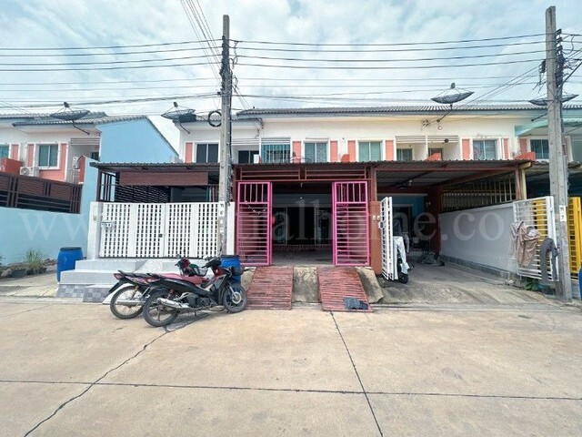 ​​​​​รหัสทรัพย์ : N1546ทาวน์เฮ้าส์ กิตตินคร วิลเลจ เคหะบางพลี - ลาดหวาย ราคาถูกที่ตั้ง :&nbsp;ถนนเคหะบางพลี ตำบลบางเพรียง อำเภอบางบ่อ จังหวัดสมุทรปราการ 10560รายละเอียดทรัพย์- ทาวน์เฮ้าส์ 2 ชั้น เนื้อที่ 16 ตารางวา พื้นที่ใช้สอย 90 ตารางเมตร- 2 ห้องนอน, 2 ห้องน้ำ, 1 ห้องรับแขก, หน้าบ้านยกพื้นสูง- ต่อเติมหน้าบ้านและหลังบ้าน- หน้าบ้านหันทางทิศตะวันตกเฉียงใต้สถานที่และทำเลใกล้�