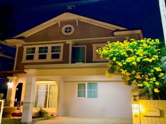 ให้เช่าบ้านเดี่ยว 75.4 ตร.วา โครงการชัยพฤกษ์ ศรีนครินทร์ ซอยแพรกษา 5 ใกล้ถนนศรีนครินทร์ และถนนเทพารักษ์ เชื่อมต่อแพรกษา*** ราคาเช่า 50,000 บาท/เดือน  ติดต่อ:: ชยา โทร/ID Line:: 0942823961   Link Line:: https://line.me/ti/p/3xFA1An8Kcรหัส# T26-1230บ้านเดี่ยว 2 ชั้น โครงการชัยพฤกษ์ ศรีนครินทร์๐ ที่ดิน 75.4 ตร.วา๐ พื้นที่ใช้สอย 160 ตร.ม.๐ 3 ห้องนอน 3 ห้องน้ำ๐ 2 ที่จอดรถ๐ แอร์ 4 เครื่อง๐ เฟอร์นิเจอร์ Built-in + เครื่องใช้ไฟฟ้าครบ หิ้วกระเป�