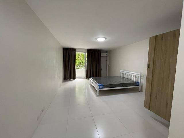 ขายคอนโด โครงการซิตี้วิลล่า (City Villa Condo) อาคาร E1 ชั้น 2 จากทั้งหมด 9 ชั้น ซอยลาดพร้าว 130 ใกล้ MRT ลาดพร้าว 101ราคาขาย 870,000 บาท ( โอนและค่าภาษีคนละครึ่ง )ราคาเช่า 4,700 บาท / เดือน ( สัญญาขั้นต่ำ 1 ปี ประกัน 8,000 บาท ล่วงหน้า 4,700 บาท )ที่ตั้ง ถนนลาดพร้าว ซอยลาดพร้าว 130 แขวงคลองจั่น เขตบางกะปิ กรุงเทพมหานคร 10240ติดต่อ : คุณภัสพงณ์ 0634098164Line : deedee23https://www.facebook.com/profile.php?id=61581484955548พื้นที่ใช้สอย 33 ตารางเมตร จำนวน 1 ห้องน�