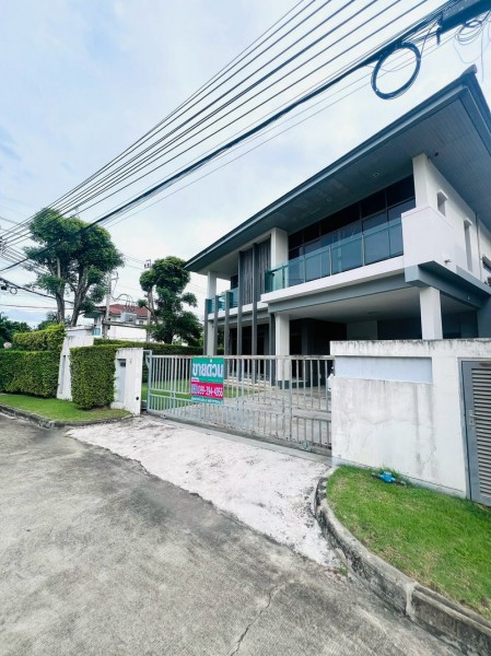 #ขายบ้านเดี่ยวหลังมุม 4 ห้องนอน โครงการคุณภาพ บ้านพื้นที่ใช้สอย 280 ตรม. บนที่ดิน 108 ตร.ว #หมู่บ้านเศรษฐสิริ ศรีนครินทร์-พระราม 9 ถนนกรุงเทพกรีฑา ซอย 7 แยก 4 #ใกล้โรงเรียนนานาชาติไบรท์ตัน #ใกล้เดอะมอลล์บางกะปิ  #ราคาขายสุดพิเศษ 19,900,000 ลบ. (พร้อมรับเงื่อนไข) ราคานี้หาไม่ได้แล้วในถนนกรุงเทพกรีฑา ได้บ้านขนาดใหญ่ฮวงจุ้ยบ้านถุงเงินถุงทองขายบ้านย้ายไป ต่างประเทศทำเลนี้ ร�