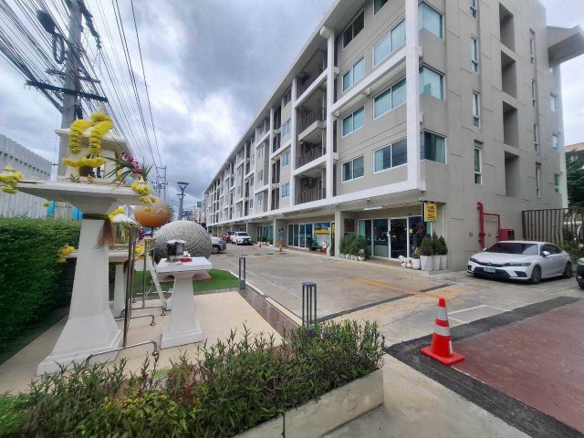 AOM 3091ขาย/เช่า คอนโดห้องมุมกว้างพิเศษ สไตล์รีสอร์ท | MT Residence Klong Luang ติดถนนใหญ่คลองหลวงราคาขาย: 3,900,000 บาท หรือเช่า: 16,000 บาท/เดือนสัมผัสชีวิตผ่อนคลายในบรรยากาศส่วนตัว ทำเลศักยภาพสูง เดินทางสะดวกสบาย ติดถนนใหญ่คลองหลวง ไม่ต้องเข้าซอยรายละเอียดห้องพักขนาดพื้นที่: 68.66 ตร.ม. (ห้องมุม เป็นส่วนตัว วิวโปร่งสบาย)ตำแหน่ง: ชั้น 2ฟังก์ชัน: 2 ห้องนอน | 2 ห้องน้ำ | 1 ห้องนั่งเล่นกว้างขวางจุ�