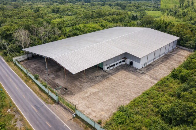 โกดัง สำนักงาน ใกล้การประปาส่วนภูมิภาคหาดใหญ่ 350 ม.พร้อมที่ดิน 4 ไร่ 3 งาน 60ตร.ว.ทุ่งขมิ้น นาหม่อม ให้เช่าโรงงาน (ขาย 25 ล้านบาท) และอบต.ทุ่งขมิ้น 400 ม. พื้นที่กว้างขวาง รองรับการประกอบธุรกิจหลากหลายประเภท สามารถแบ่งเช่าได้ ทำเลเดินทางสะดวก เหมาะสำหรับโรงงาน โกดังสินค้า สำนักงาน และธุรกิจอุตสาหกรรม ใกล้หน่วยงานราชการสถานศึกษา ระบบสาธารณูปโภค และแหล่งชุมชนสำคั�