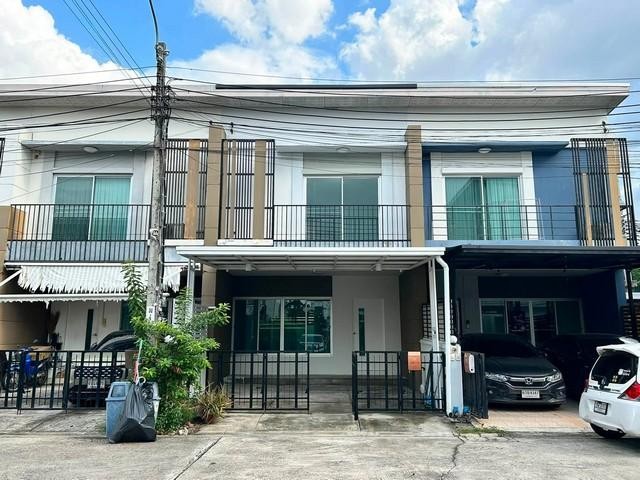 ขายทาวน์เฮ้าส์ 2 ชั้น 122 ตรม. หมู่บ้าน My Place นวมินทร์ 72 Renovate แล้วพร้อมเข้าอยู่ ใกล้ตลาดปัฐวิกรณ์ติดต่อ:: ชยา โทร/ID Line:: 0942823961Link Line:: https://line.me/ti/p/3xFA1An8Kcรหัส# T26-1136ทาวน์เฮ้าส์ 2 ชั้น หมู่บ้าน My Place นวมินทร์ 72 Renovate แล้วพร้อมเข้าอยู่๐ พื้นที่ใช้สอย : 122 ตารางเมตร๐ แบบบ้าน : หน้ากว้าง 5.5 เมตร๐ 3 ห้องนอน๐ 2 ห้องน้ำ๐ 1 ห้องเก็บของ๐ 2 ที่จอดรถ๐ Renovate แล้วพร้อมเข้าอยู่สถานที่ใกล้เคียง๐ ตลาดปัฐวิกรณ์ (ปากซอยหมู