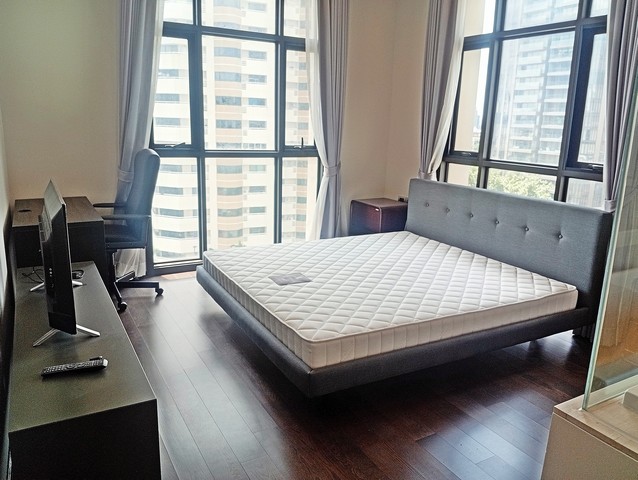 ขายSuper Luxury Condo ต้นซอยสุขุมวิท39 The XXXIX by Sansiri Duplex 2 ชั้น 107.2 ตรม.2bed 2baht ใกล้ btsพร้อมพงษ์ 250ม. โทร 086-301-6161rare Item เดอะ เทอร์ทีไนน์ บาย แสนสิริ XXXiX by Sansiri คอนโด ต้นซอยสุขุมวิท 39 ใกล้BTSพร้อมพงศ์250เมตร  Super Luxury Condo ใจกลางพร้อมพงษ์  086-301-6161* รูปแบบ: Duplex 2 ชั้น (ชั้น: 8 - 9) | ห้องมุม (Corner Unit) ให้ความเป็นส่วนตัวสูง วิวเปิดกว้าง โปร่ง โล่ง ด้วยเพดานสูง Double Volume บิวอินท์วัสดุพรีเมี่ยมทั้งห้อง* พื้นที่ใช้สอย: 107 ตร.ม. กว้างขวาง 2 ห้อง�