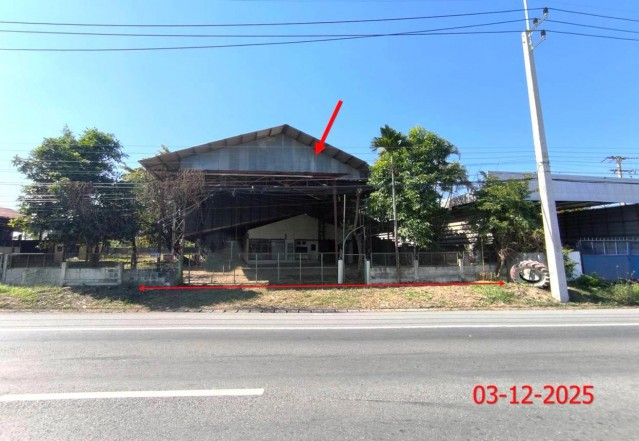 ขาย บ้านเดี่ยว/ทาวน์เฮ้าส์/คอนโด โกดัง ลำพูน  ถนน สายเลี่ยงเมืองลำพูน-ป่าซาง(ทล.116) ตำบล ม่วงน้อย อำเภอ ป่าซาง จังหวัด ลำพูน  ราคาโปรโมชั่น   3,434,000   บาท    ลดจาก  4,474,000 บาท    บาท ราคาโปรโมชั่นตั้งแต่วันที่ 1 กรกฎาคม 2569 – 30 กันยายน 2569  รายละเอียดทรัพย์ -  เนื้อที่ 280.00  ตารางวา  พื้นที่ใช้สอย 722.00 ตารางเมตร -  บ้านหันไปทางทิศ  พิกัดทรัพย์ : https://maps.app.goo.gl/71HBX6SvtYBAhfmw5  สถานที่ใกล้เคียง   -กาดบ้านแซม -ตลา
