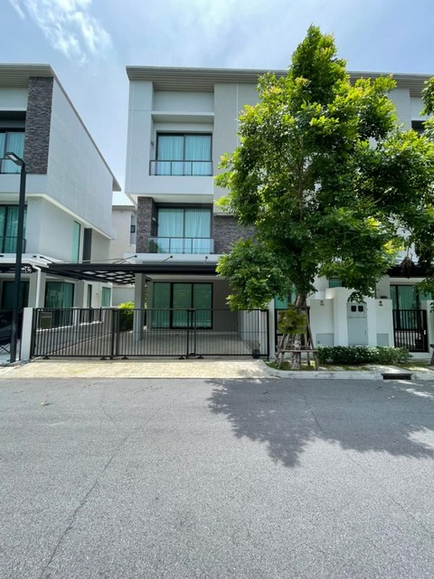 ขาย ให้เช่า บ้าน 3 ชั้น โครงการ บ้านกลางเมือง คลาสเซ่ เอกมัย-รามอินทรา Baan Klang Muang Classe Ekkamai-Ramintra ถนนสุคนธสวัสดิ์ 19 ซอยนกสกุล ถนนประเสริฐมนูกิจรหัส PP287ขายราคา 18,000,000 บาท ค่าโอนค่าภาษีคนละครึ่งค่าเช่า 60,000 บาทติดต่อ คุณช่อผกา โทร 0616198565 LINE 0616198565สำรอง LINE 0812523279 ส่งลิ้งก์ไว้ได้เลย- ที่ดินขนาด 39 ตารางวา- พื้นที่ใช้สอย 241 ตารางเมตร- 4 ห้องนอน 4 ห้องน้ำ (ชั้น2 เป็นห้องmaster)- ตัวบ้านอยู่ริมสวนส่วนกลาง �