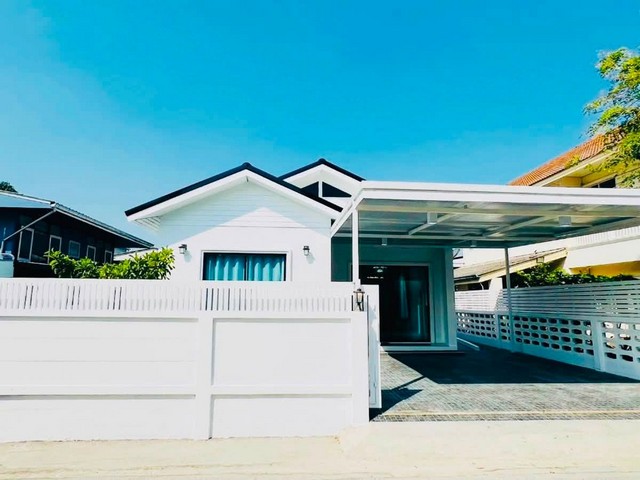 ให้เช่าบ้านเดี่ยวชั้นเดียว 60 ตรว. ย่านบางนา กม.8 ซอยทุ่งเศรษฐีแยก 18 ใกล้ราม 2 ใกล้เมกะบางนา *** ราคาเช่า 30,000 บาท/เดือน ติดต่อ:: ชยา  โทร/ID Line:: 0942823961   Link Line:: https://line.me/ti/p/3xFA1An8Kcรหัส# T26-1066บ้านเดี่ยวชั้นเดียว ย่านรามคำแหง 2 แยกทุ่งเศรษฐี 18๐ เนื้อที่ 60 ตรว  ๐ 2 ห้อง Master 1 ห้องทำงาน๐ 3 ห้องน้ำ ๐ 2 ที่จอดรถ๐ ติดแอร์ทุกห้อง ๐ เครื่องใช้ไฟฟ้าครบ ตกแต่งพร้อมอยู่สถานที่ใกล้เคียง๐ ใกล้เมกะบางนา  ๐ ใกล้ ม.�