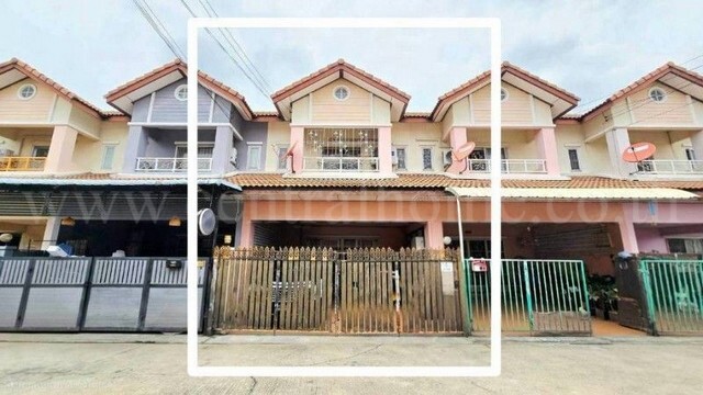 รหัสทรัพย์ :&nbsp;N1393ทาวน์โฮม 2 ชั้น หมู่บ้านซื่อตรง สายไหม&nbsp; ถูกสุดในโครงการที่ตั้ง : ซอยหทัยราษฎร์ 98&nbsp;ตำบลลาดสวาย อำเภอลำลูกกา จังหวัดปทุมธานี 12150รายละเอียดทรัพย์- ทาวน์โฮม 2 ชั้น เนื้อที่&nbsp;20.6 ตารางวา พื้นที่ใช้สอย 140 ตารางเมตร- 3 ห้องนอน,&nbsp;2 ห้องน้ำ,&nbsp;1 ห้องรับแขก,&nbsp;1 ห้องครัว, 2 ที่จอดรถ- เฟอร์นิเจอร์บิ้วอินบางส่วน&nbsp; แอร์&nbsp;ปั๊มน้ำ แท็งก์น้ำ- หน้าบ้านหันทางทิศใต้สถานที
