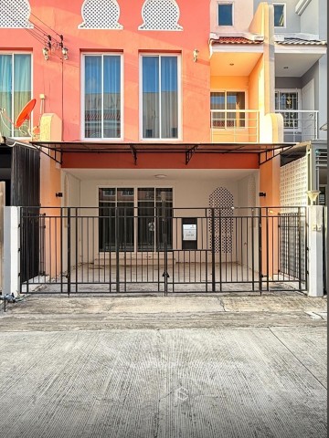 บ้านเช่าบางเเสน ใกล้ ถนนสุขุมวิทโครงการ วิลล่า มารอค บางแสนตลาดหนองมน แหลมทอง บางแสน และ มหาวิทยาลัยบูรพาพร้อมเข้าอยู่ #HR0024  3 ห้องนอน 3 ห้องน้ำ 3 ชั้น (ห้องโถงชั้น 2 สูงโปร่ง 6 เมตร)ค่าเช่า 16,200 ต่อเดือน (สัญญา 1 ปี)ประกัน 2 เดือน + ล่วงหน้า 1 เดือน —————————————————เฟอร์นิเจอร์ครบ- แอร์ 4 เครื่อง - โซฟา- ม่านกันยูวี ทุกหน้าต่าง- ที่นอน ตู้เสื้อผ้า 3 ห้อง- โต๊ะเก้าอี้ทานข้าว - เค
