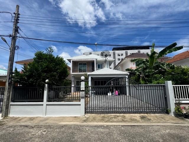 ให้เช่าบ้านเดี่ยว 2 ชั้น 55 ตรว. 3 ห้องนอน ลาดพร้าว 41 ซอยภาวนา ใกล้รถไฟฟ้า สถานีภาวนา*** ราคาเช่า 40,000 บาท/เดือนติดต่อ:: คุณชยา โทร/ID Line:: 0942823961   Link Line:: https://line.me/ti/p/3xFA1An8Kcรหัส# PR452บ้านเดี่ยว 2 ชั้น ลาดพร้าว 41 ซอยภาวนา ใกล้รถไฟฟ้า สถานีภาวนา๐ ที่ดินขนาด 55 ตรว.๐ 3 ห้องนอน 3 ห้องน้ำ๐ จอดรถในบ้านได้ 4 คัน๐ แอร์ 5 เครื่อง๐ มุ้งลวดนิรภัย๐ บ้านหันไปทางทิศตะวันออก๐ บ้านเปล่า พร้อมสิ่งของบางส่วน๐ ตู้เ�