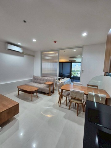 ใครอยู่คอนโดนี้ตื่นมาเดินลงทะเลได้เลย!คอนโด วิวทะเล 3Aรีโนเวทใหม่หมด! (ของใหม่แกะกล่อง)ขนาด 48 ตารางเมตร1 ห้องนอน 1 ห้องน้ำ ตึก A ชั้น 11 (ตึกมีชั้น 20 ชั้น)ที่จอดรถเยอะทั้งมอไซต์ รถยนต์สระว่ายน้ำริมหาดฟิตเนสของแถม:ตู้เย็น (ใหม่)ไมโครเวฟ (ใหม่)เคาร์เตอร์ครัว (ใหม่)เตาไฟฟ้า และ ฮูดดูดควัน (ใหม่)โซฟาของใหม่ (ใหม่)แอร์ 2 ตัว (ใหม่)ตู้เสื้อผ้า (ใหม่)เตียงพร้อมฟูก (ใหม่)Smart TV จอให�