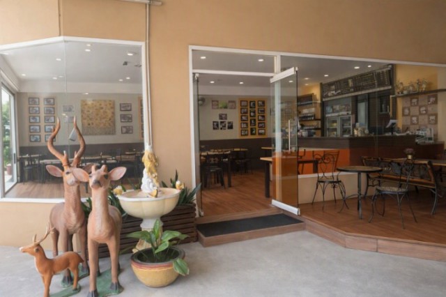 ให้เช่าพื้นที่ร้านค้า BTSเซนต์หลุยส์ 723ม. อัสสัมชัญประถม สาทร9-15 ABAC ยานนาวา นราธิวาส 2-10 60 ตร.ม. 1นอน 1น้ำ เหมาะทำร้านอาหาร คาเฟ่ สำนักงาน หรือธุรกิจหน้าร้าน เดินทางสะดวก ใกล้เซนต์หลุยส์ 1.1 กม. สถานศึกษา โรงพยาบาล ศูนย์การค้าหลายแห่ง และแหล่งธุรกิจสำคัญย่านสาทร 24,998 บาท/เดือนshop and office space 60 sq.m. for rent BTS Saint Louis 723m. Assumption Primary School Sathorn 9-15 ABAC Yannawa Narathiwat 2-10.  1 bed 1 bath in the heart of Sathorn Suitable for restaurants cafes offices or retail businesses Convenient location close to Saint Louis