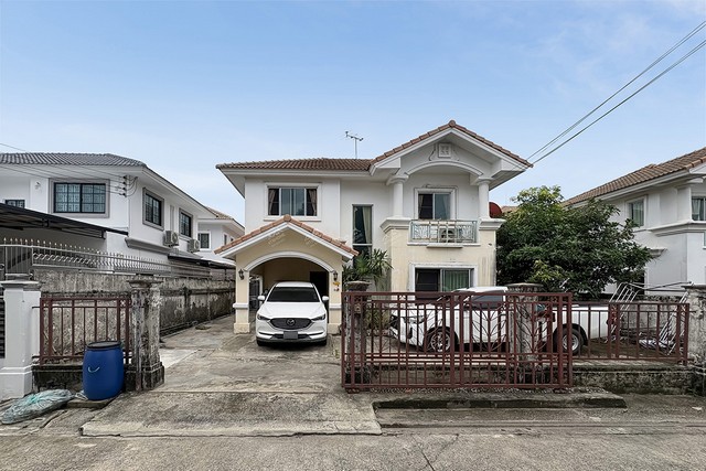 บ้านเดี่ยว 2 ชั้น พฤกษาวิลเลจ 3 คลอง 3 ทำเลดีใกล้ ฟิวเจอร์พาร์ค รังสิต* พื้นที่ 50.3 ตร.ว. ฟังก์ชัน 3 ห้องนอน 2 ห้องน้ำ 2 ที่จอดรถ ต่อเติมครัวปิด+เคาเตอร์ แถมแอร์ ปั๊มน้ำแทงค์น้ำพร้อมใช้งาน มีสวนสาธารณะในโครงการ* เชื่อมต่อถนนรังสิต-นครนายก และถนนคลองหลวง ใกล้ทางด่วนดอนเมืองโทลล์เวย์ และวงแหวนรอบนอกกาญจนาภิเษก (บางปะอิน-บางนา)———————————————ทำเลที่ตั้งโครงการ : https://map