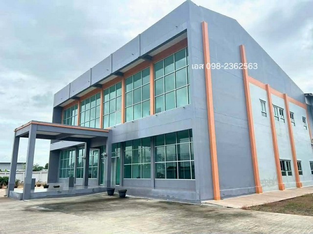ขายโรงงานใหม่ 2,094 ตร.ม. เนื้อที่ 3 ไร่  ทำเลทอง บางเสาธง สมุทรปราการราคาขาย 68,000,000 บาทพื้นที่ดิน 3 ไร่พื้นที่ใช้สอยรวม 2,094 ตร.ม.- คลังสินค้า 1,152 ตร.ม.- สำนักงาน 2 ชั้น (ชั้น 1 : 492 ตร.ม. / ชั้น 2 : 450 ตร.ม.)- พื้นรับน้ำหนักสูง 30 ตัน/ตร.ม. (ความหนาพื้น 40 ซม.) ความสูง 8.6 - 11 เมตร - ระบบไฟฟ้า น้ำบาดาล ประปาพร้อมใช้งาน- สิ่งอำนวยความสะดวก: ลานจอดรถ ป้อมยาม สนามหญ้า- ออกแบบตามหลักฮวงจุ้ย สร้างด้วยวัสดุเก