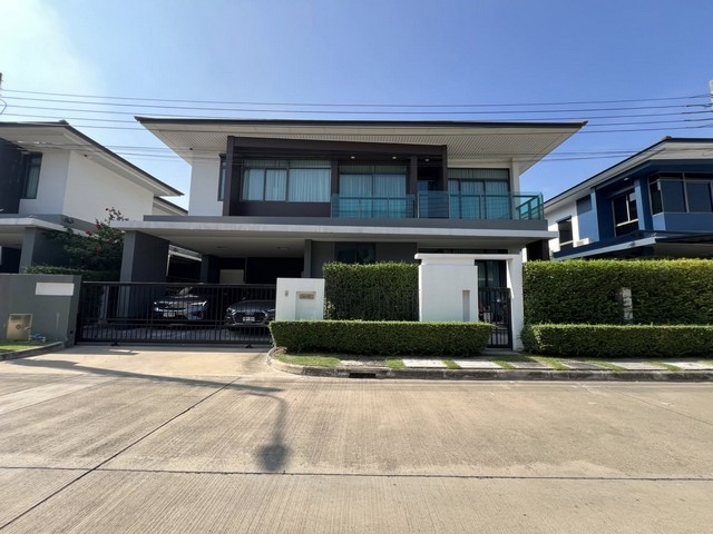 รหัสC7288 บ้านตกแต่งสวยพร้อมอยู่ บ้านเดี่ยว 2ชั้น หมู่บ้านเศรษฐสิริ กรุงเทพกรีฑา ตกแต่งพร้อมเข้าอยู่#ForRent #ให้เช่า บ้านเดี่ยว 2ชั้น หมู่บ้านเศรษฐสิริ กรุงเทพกรีฑา ตกแต่งครบพร้อมเข้าอยู่เนื้อที่ 69 ตารางวาพื้นที่ใช้สอย 260 ตารางเมตร4 ห้องนอน 4 ห้องน้ำ 1 ห้องแม่บ้านแยกจากตัวบ้าน1 ห้องรับแขกใหญ่ + ห้องอเนกประสงค์ ที่จอดรถ 2 คัน- งดสูบบุหรี่ในบ้าน- ยินดีรับต่างชาติ* เฟอร์�