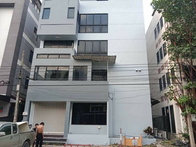 ให้เช่า-ขายอาคารสำนักงาน 5 ชั้น กว่า 500 ตรม. โครงการมินิ แอร์พอร์ต ออฟฟิศ (Mini Airport Office) ริมถนนวิภาวดีขาเข้า ตกแต่งพร้อมใช้ ใกล้ฐานทับอากาศ  *** ราคาเช่า 55,000 บาท/เดือน *** ราคาขาย 19 ล้านบาท ติดต่อ::  ชยา โทร/ID Line:: 0942823961   Link Line:: https://line.me/ti/p/3xFA1An8Kcรหัส# T26-179 อาคารสำนักงาน 5 ชั้น โครงการมินิ แอร์พอร์ต ออฟฟิศ (Mini Airport Office) ริมถนนวิภาวดีขาเข้า สำนักงานคุณภาพ ทำเลศักยภาพสูง๐ ขนาดที่ดิน 42 ตารางวา๐ พื้นที่ใช�