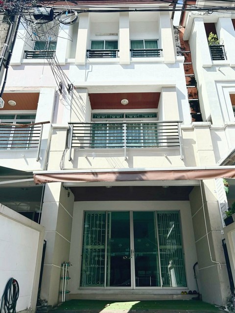 P754 ให้เช่าทาวน์โฮม 3 ชั้น โครงการ บ้านกลางเมือง เดอะ ปารีส พระราม 9 ซอยกรุงเทพกรีฑา 7 หรือซอยรามคำแหง 60 ค่าเช่า 20,000 บาท/เดือน สัญญาเช่าขั้นต่ำ 1 ปี เงินประกัน 2 เดือน ค่าเช่าล่วงหน้า 1 เดือน* ไม่อนุญาตให้เลี้ยงสัตว์ทุกกรณี* ไม่อนุญาตให้ใช้ที่อยู่เพื่อจดทะเบียนบริษัทติดต่อ คุณช่อผกา โทร 0616198565 LINE 0616198565สำรอง LINE 0812523279 ส่งลิ้งก์ไว้ได้เลย-ให้เช่าทาวน์โฮม 3 ชั้น โครงการ บ้านกลางเ