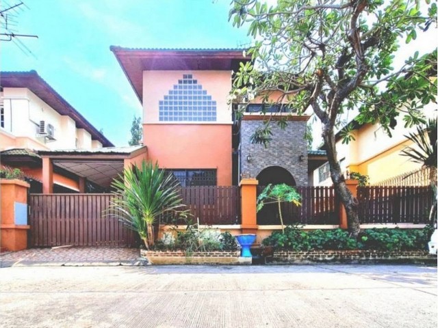 ขายบ้านเดี่ยว 2 ชั้น 50 ตรว. โครงการ วินด์มิลล์วิลล่า 2 บางนา กม.10 (Windmill Villa 2) ใกล้สนามกอล์ฟซัมมิทวินด์มิลล์ *** ราคาพิเศษ 4.8 ล้านบาทติดต่อ::  ชยา โทร/ID Line:: 0942823961   Link Line:: https://line.me/ti/p/3xFA1An8Kcรหัส # T26-1247บ้านเดี่ยว 2 ชั้น โครงการ วินด์มิลล์วิลล่า 2 บางนา กม.8 (Windmill Villa 2) ใกล้สนามกอล์ฟซัมมิทวินด์มิลล์ ๐ ขนาด 50.8 ต.ร.ว. ๐ 3 ห้องนอน 4 ห้องน้ำ๐ 2 ที่จอดรถ ๐ แอร์ 4 เครื่อง / เครื่องทำน้ำน้ำอุ่น 1 เครื่อง/ เตาบิ้วอิน 1 หลั�