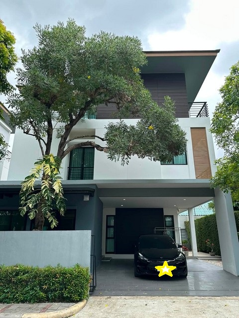 ให้เช่า--ขายบ้านเดี่ยว 3 ชั้น 54 ตรว. 4 ห้องนอน บ้านลุมพินี สวนหลวง ถนนเฉลิมพระเกียรติ ร.9  *** ราคาเช่า 95,000 บาท/เดือน  *** ราคาขาย 16.9 ล้านบาท ติดต่อ::  ชยา โทร/ID Line:: 0942823961   Link Line:: https://line.me/ti/p/3xFA1An8Kcรหัส # T26-1246บ้านเดี่ยว 3 ชั้น บ้านลุมพินี สวนหลวง ร.9 ถนนเฉลิมพระเกียรติ ร.9 ซอย 40-1๐ ที่ดิน 54 ตร.ว.๐ พื้นที่ใช้สอย 310 ตร.ม.๐ 4 ห้องนอน 4 ห้องน้ำ๐ โซนแม่บ้าน ห้องนอนและห้องน้ำแม่บ้านแยกเป็นสัดส่วนนอกตัวบ้าน๐ 2 ห�