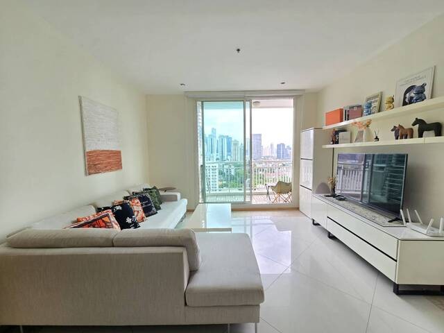 The Empire PlaceCondominium. BTS: Chong NonsiMRT: - Size: 99.3sqm., 2 bedrooms, 2 bathrooms Floor: 12 unblocked view Rental price: 47,000baht/month Ref.: 29335Listing Detail: www.rent-bangkok-condo.com/properties/29335Co-agents are welcome. - - - Contact us for more information or arrange a viewing:Email. rbc.rentbangkokcondo@gmail.comCall. 066-0588-655Line ID: @rentbangkokcondohttps://lin.ee/9cMeMxeWhatsapp: 0660588655Wechat 微信: rentbangkokcondo