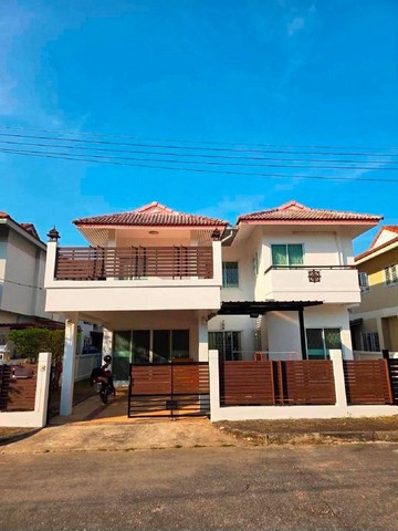 #ขายบ้านพร้อมผู้เช่า เพียง 2.9 ล้าน #อรสิริน1 #แม่โจ้ บ้านเดี่ยว 2 ชั้น บ้านสวย #เฟอร์นิเจอร์ครบ ซื้อแล้วรับรายได้ต่อได้เลย! (สัญญาถึง กุมภาพันธ์ 2570) เหมาะสำหรับนักลงทุนที่ต้องการซื้อทรัพย์พร้อมสร้างรายได้ทันที ไม่ต้องเสียเวลาหาผู้เช่าใหม่รายละเอียดบ้านเนื้อที่ 56 ตร.ว.พื้นที่ใช้สอย 163 ตร.ม.3 ห้องนอน3 ห้องน้ำ1 ห้องสตูดิโอ — ปรับเป็นห้องนอนหรือ Home Office ได้ห้องนั่งเล่น / �